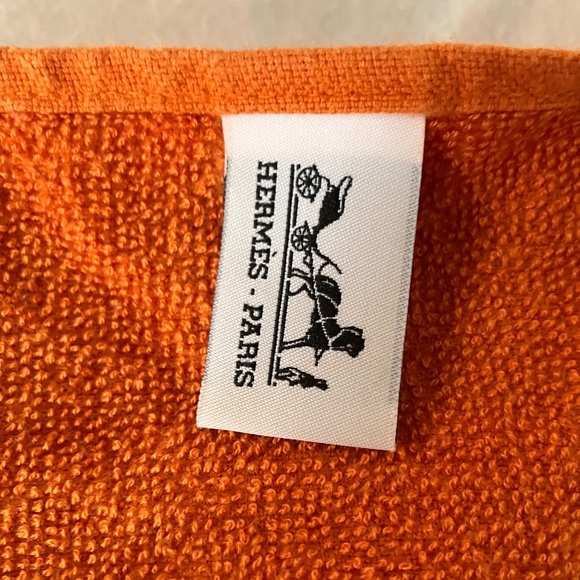 NEW HERMÈS ORANGE YACHTING BATH TOWEL - Picture 4 of 15